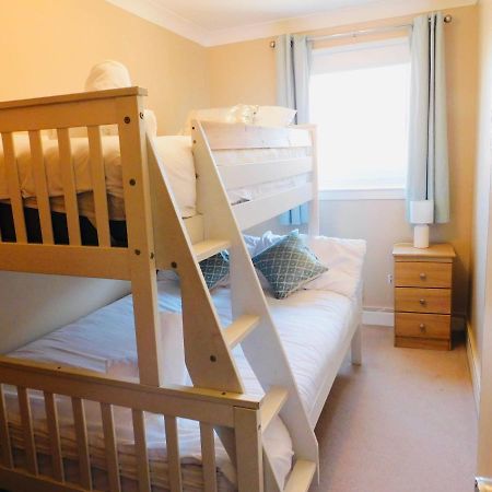 Beautiful 3 Bedroom Apt, Mins From Glasgow Airport, M8 & Sec Пейзли Екстериор снимка