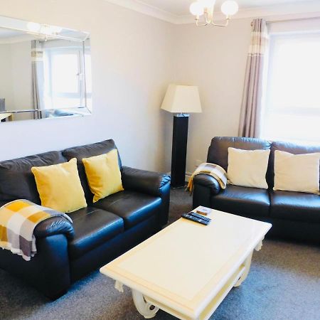 Beautiful 3 Bedroom Apt, Mins From Glasgow Airport, M8 & Sec Пейзли Екстериор снимка