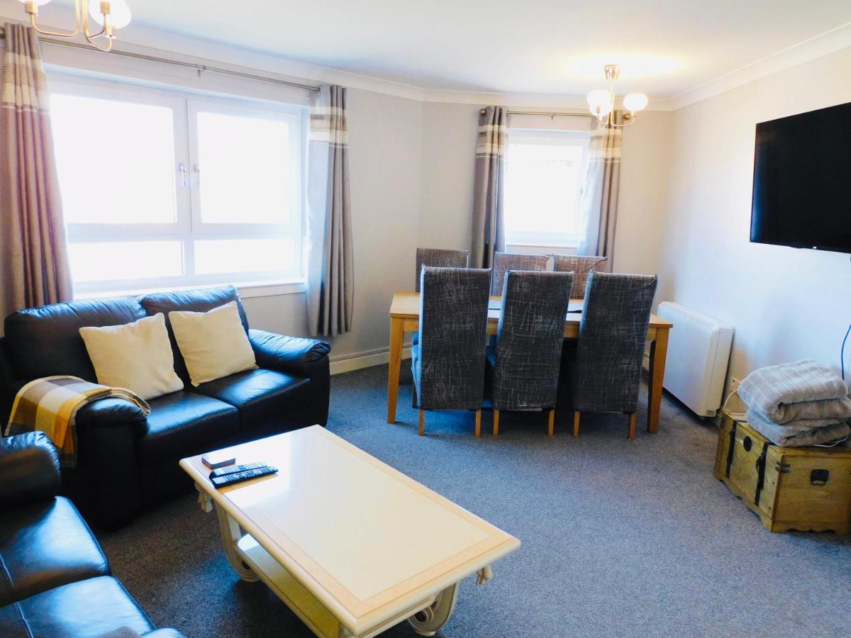 Beautiful 3 Bedroom Apt, Mins From Glasgow Airport, M8 & Sec Пейзли Екстериор снимка