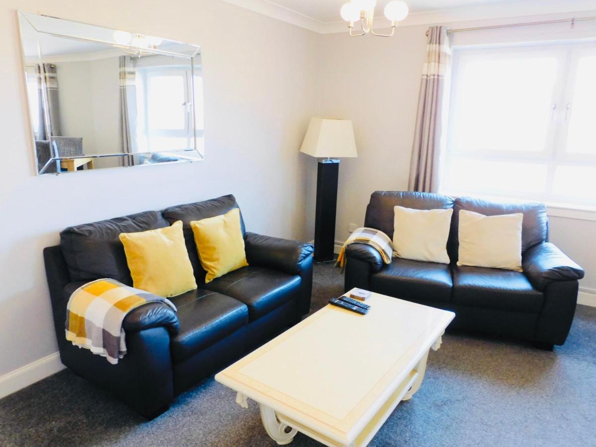 Beautiful 3 Bedroom Apt, Mins From Glasgow Airport, M8 & Sec Пейзли Екстериор снимка